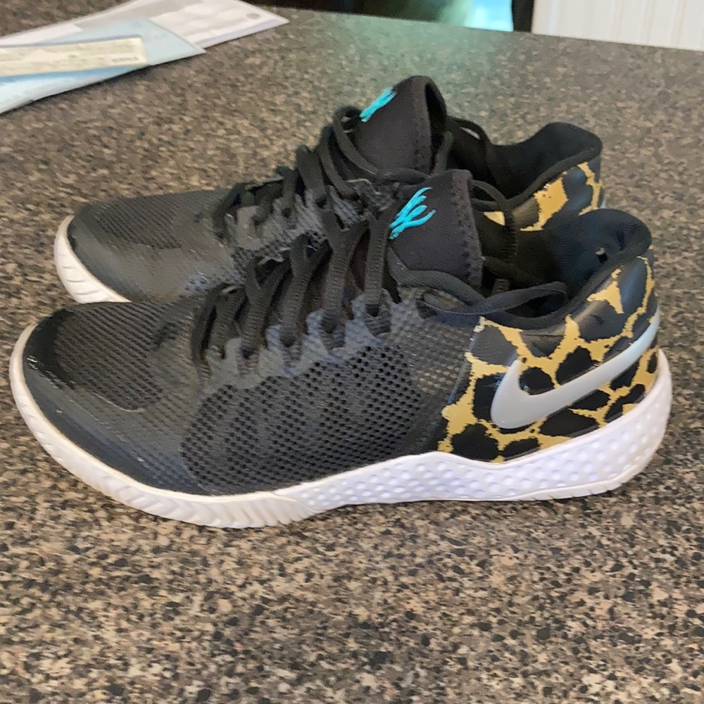 Nike women’s Cross Trainers
